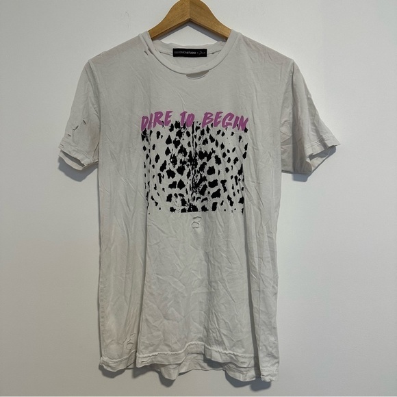 Lulusimonstudios X Jana Kramer “dare to begin” white distressed tee shirt - Picture 2 of 9